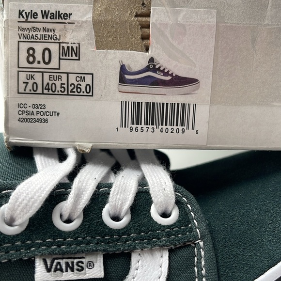 Vans Men’s Kyle Walker
Navy/Stv Navy
VN0A5JIENGJ
Sneakers - Picture 16 of 16